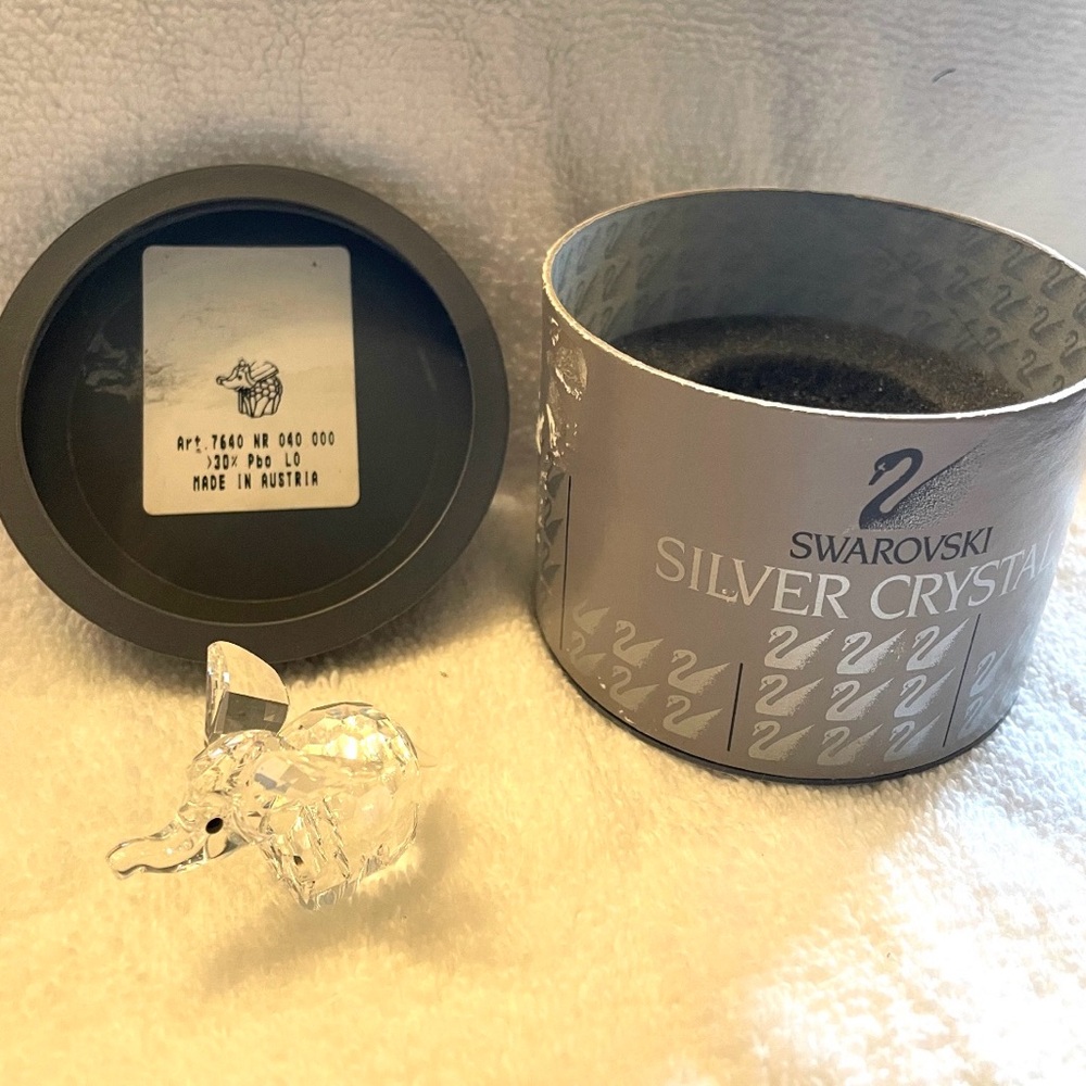 Swarovski Crystal Elephant Figurine - Clear Glass Home Accent 7640 with box.